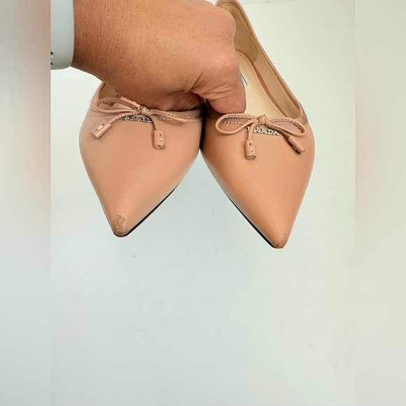 Prada Beige/Nude leather logo embellished bowtie pointed toe ballerina flats 40 - Picture 2 of 7